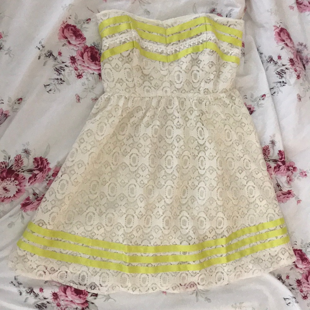 White lace sweetheart a line dress